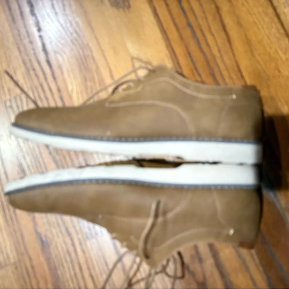 Elegant Tan Men's Lace-Up Derbys - Picture 4 of 4